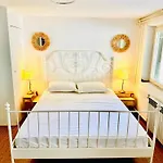 House Marea-Newly Renovated Apartment 100M From The Sea