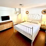 House Marea-Newly Renovated Apartment 100M From The Sea